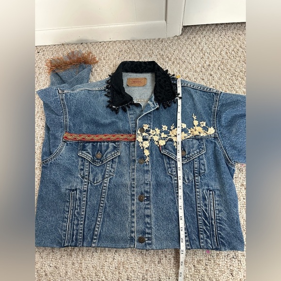 Vintage Levi's Classic Bee details Jean fringe Jacket with Embellishments size M - Picture 9 of 12